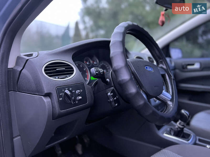 Седан Ford Focus 2006 в Жовкві