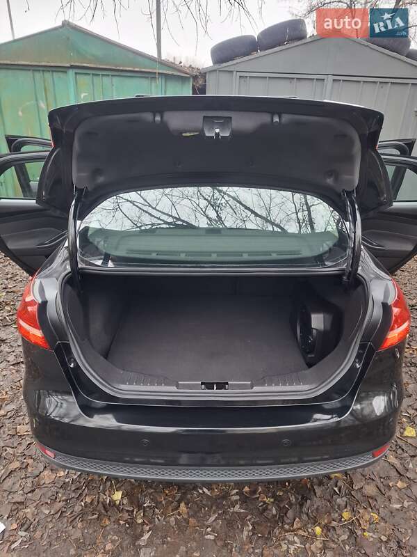 Седан Ford Focus 2016 в Киеве фото 6 Седан Ford Focus 2016 в Киеве