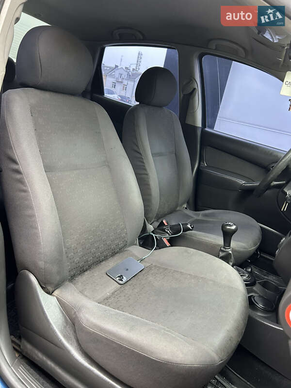Седан Ford Focus 2002 в Львове фото 15 Седан Ford Focus 2002 в Львове