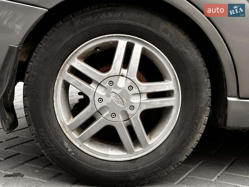 Седан Ford Focus 2003 в Луцке