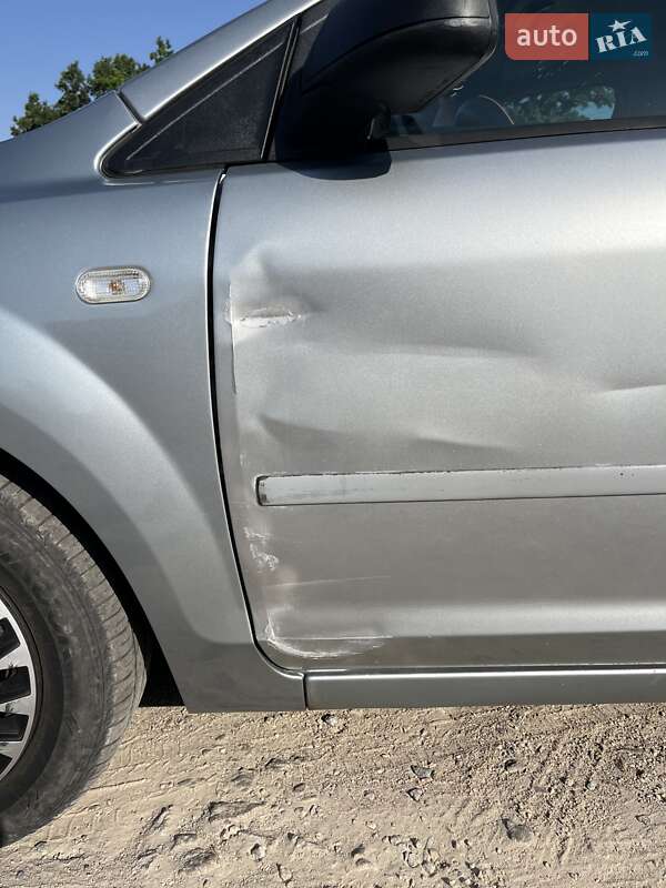 Хэтчбек Ford Focus 2004 в Кропивницком