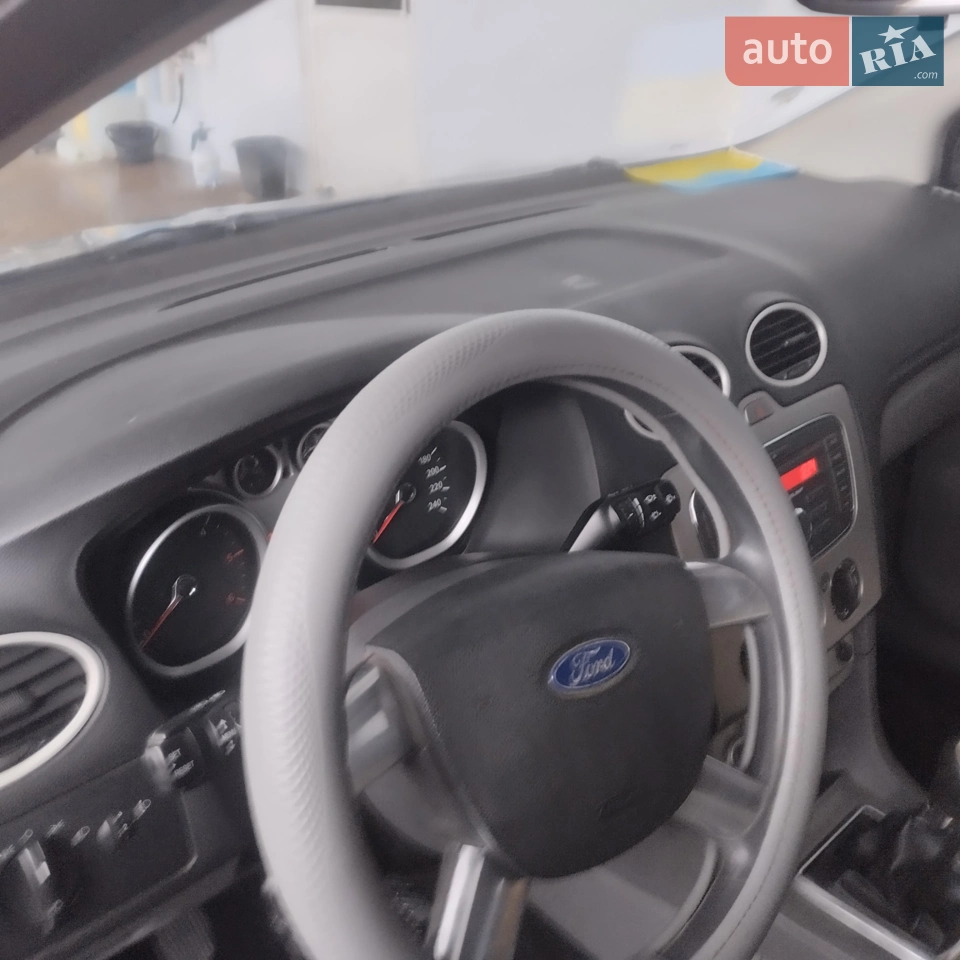 2010 Ford Focus - мініатюра 25