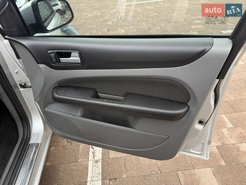 Универсал Ford Focus 2010 в Житомире фото 31 Универсал Ford Focus 2010 в Житомире