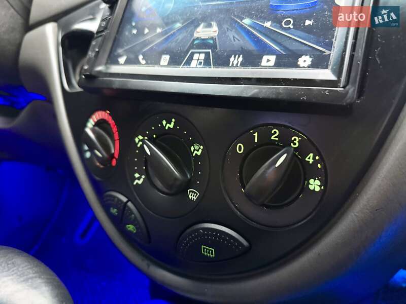 Седан Ford Focus 2001 в Одессе