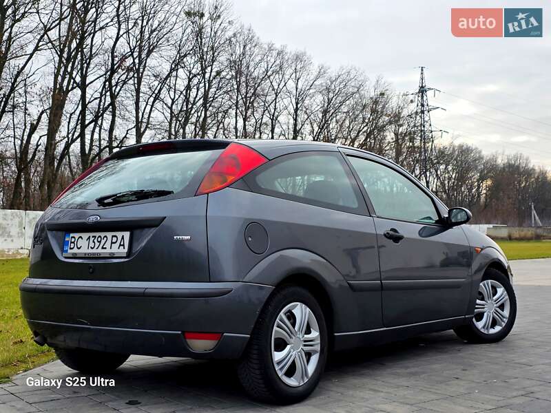 Хэтчбек Ford Focus 2002 в Луцке