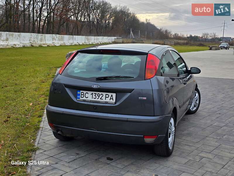Хэтчбек Ford Focus 2002 в Луцке