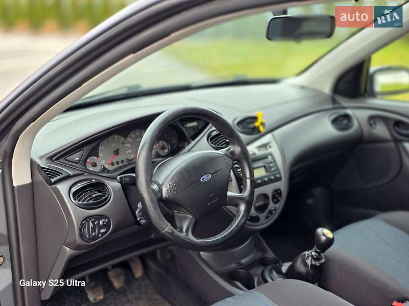 Хэтчбек Ford Focus 2002 в Луцке