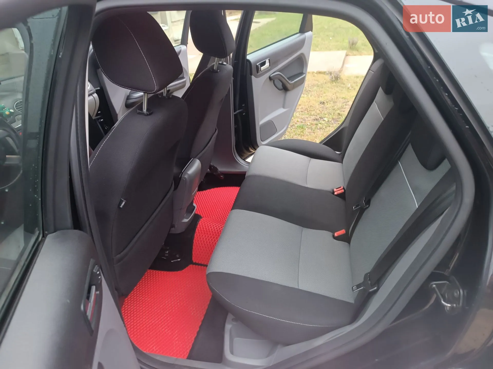 2010 Ford Focus - мініатюра 4