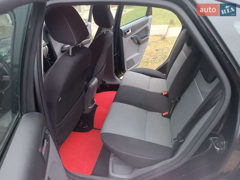 Седан Ford Focus 2010 в Сторожинці