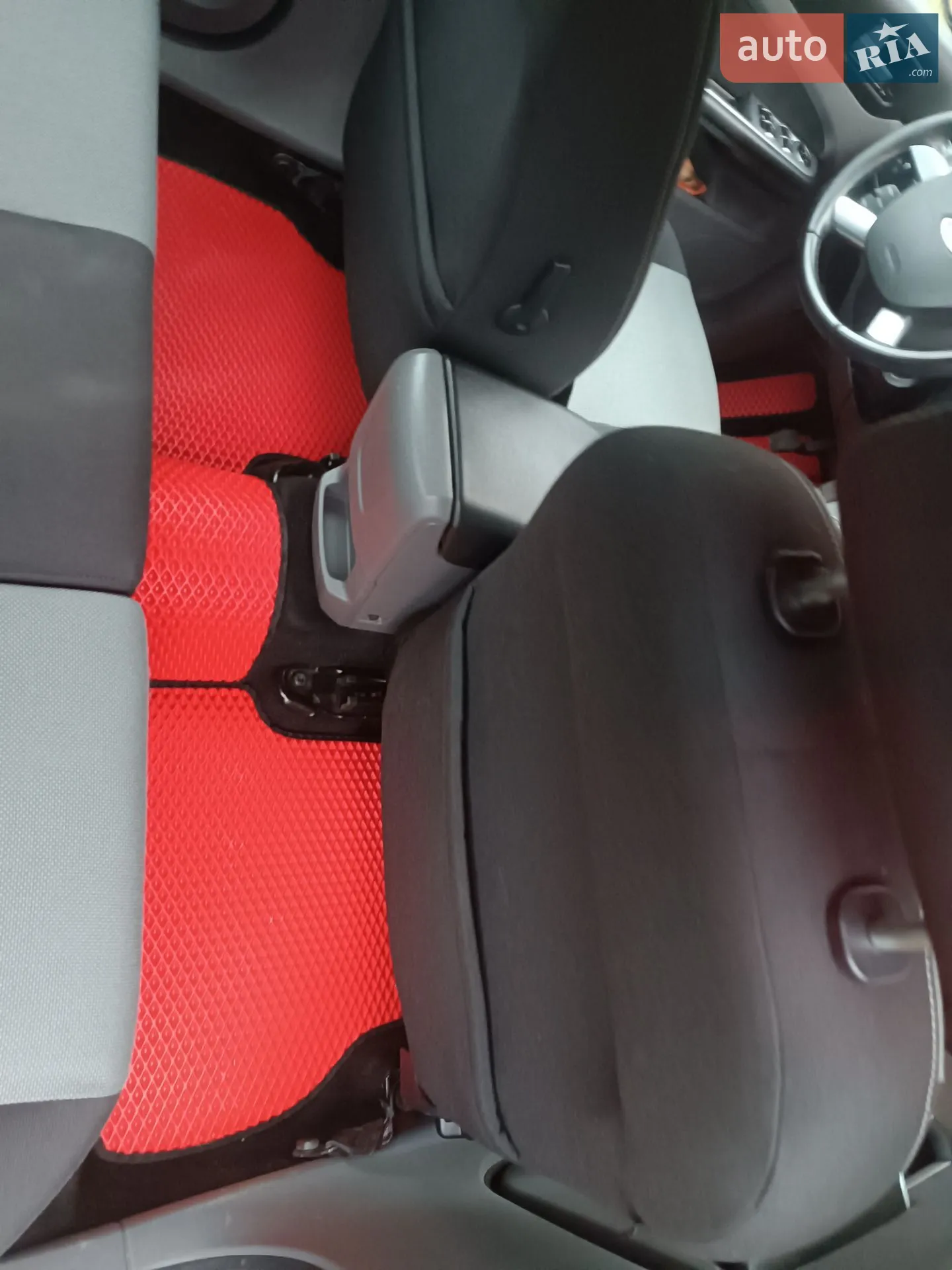 2010 Ford Focus - мініатюра 9