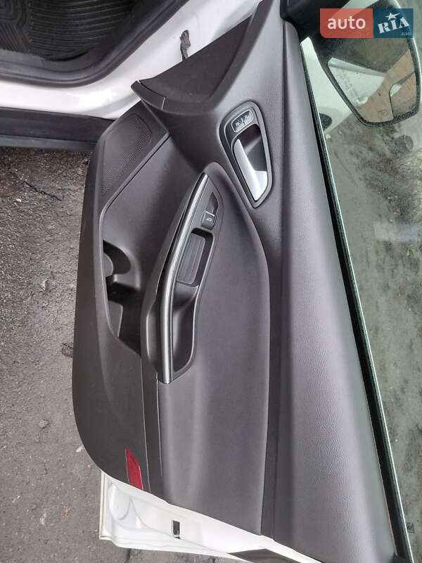 Хэтчбек Ford Focus 2015 в Новоархангельске фото 16 Хэтчбек Ford Focus 2015 в Новоархангельске