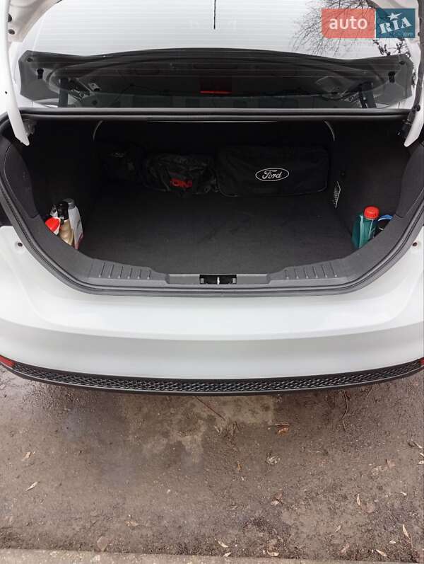 Седан Ford Focus 2014 в Лозовой