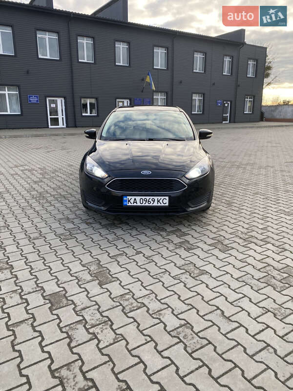 Седан Ford Focus 2015 в Сарнах