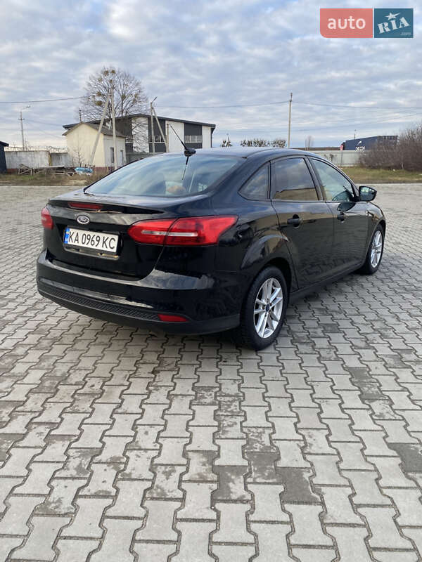 Седан Ford Focus 2015 в Сарнах