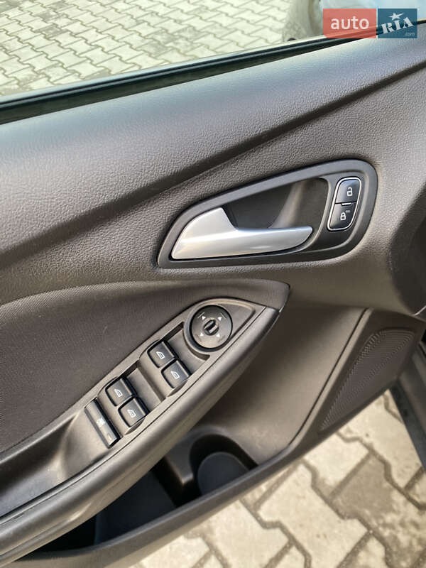 Седан Ford Focus 2015 в Сарнах