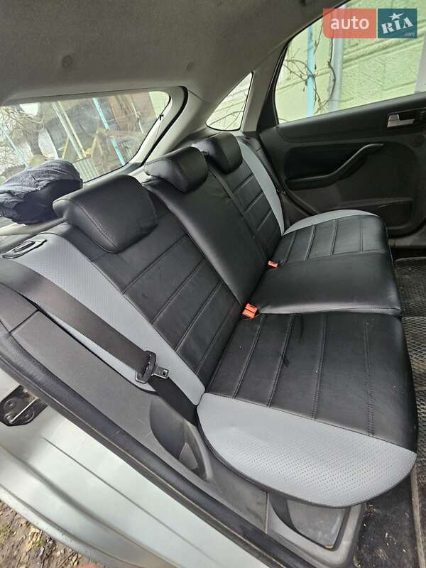 Хэтчбек Ford Focus 2005 в Черновцах