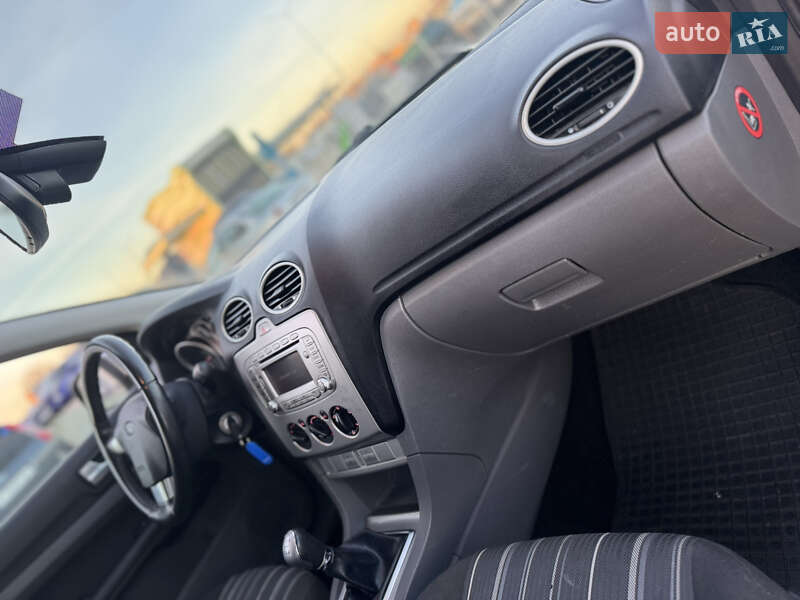 Универсал Ford Focus 2008 в Нововолынске