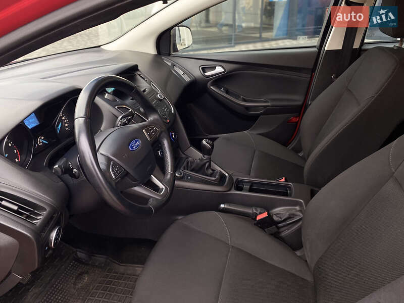 Хэтчбек Ford Focus 2015 в Киеве