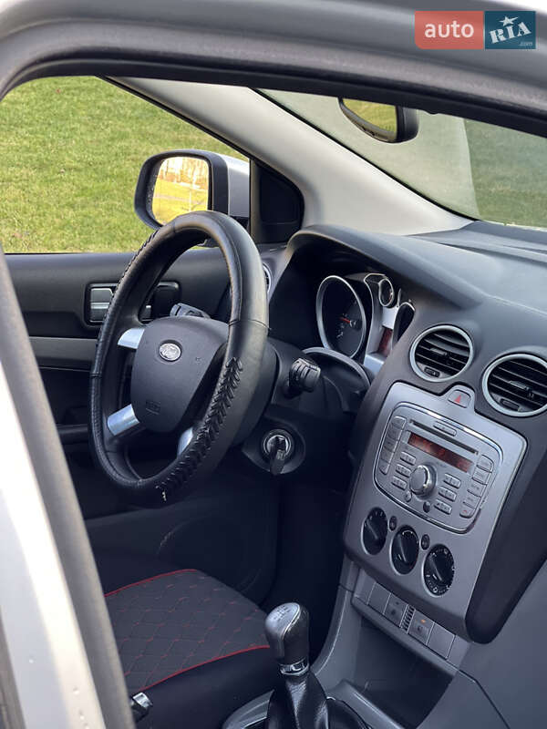 Универсал Ford Focus 2008 в Жовкве