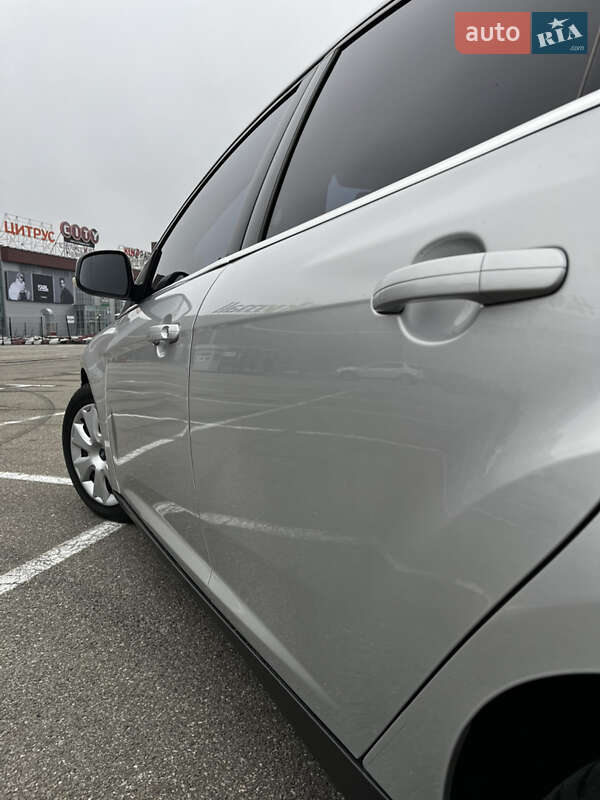 Хетчбек Ford Focus 2014 в Києві фото 12 Хетчбек Ford Focus 2014 в Києві