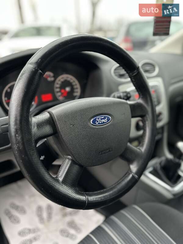 Хэтчбек Ford Focus 2010 в Смеле