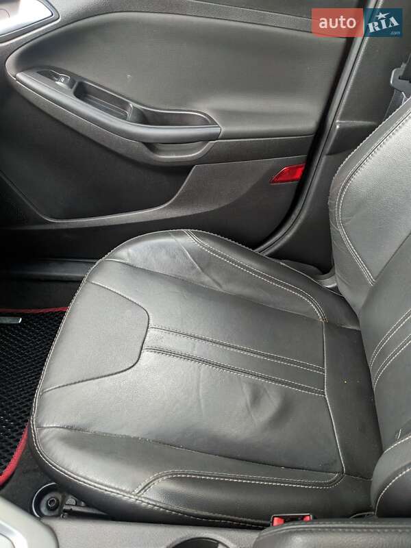 Седан Ford Focus 2013 в Сумах