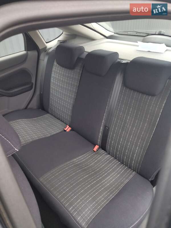 Хэтчбек Ford Focus 2010 в Полтаве