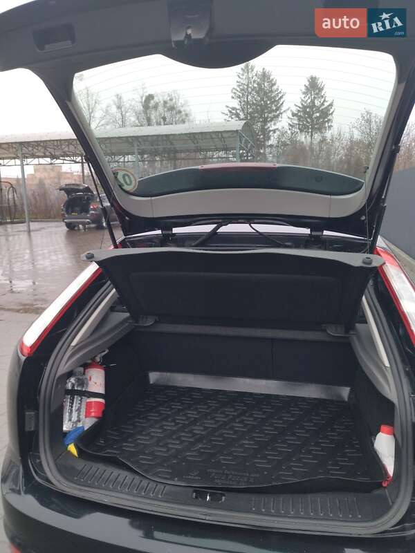 Хэтчбек Ford Focus 2010 в Полтаве