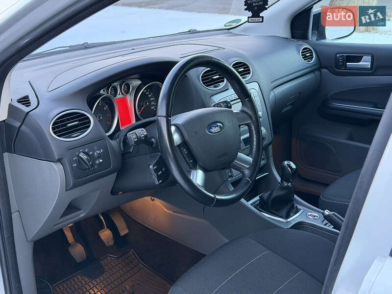 Хетчбек Ford Focus 2010 в Чернівцях