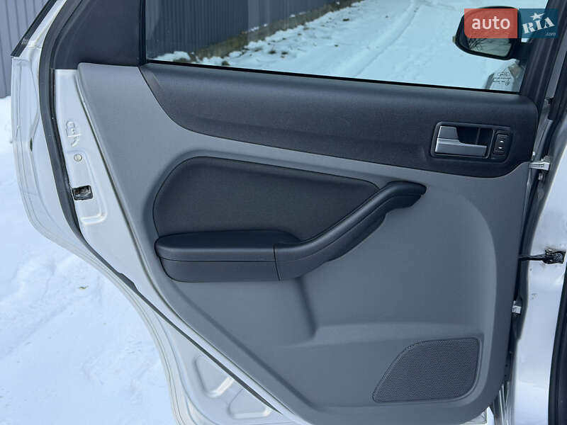 Хетчбек Ford Focus 2010 в Чернівцях