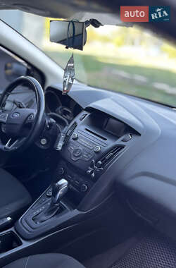 Седан Ford Focus 2015 в Першотравенске