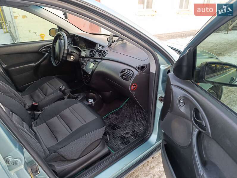 Хэтчбек Ford Focus 1999 в Мироновке