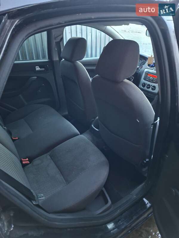 Хэтчбек Ford Focus 2007 в Вашковцах
