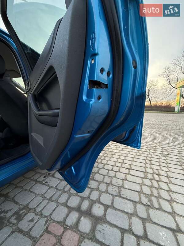 Хетчбек Ford Focus 2006 в Чернівцях фото 5 Хетчбек Ford Focus 2006 в Чернівцях