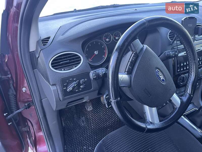 Хетчбек Ford Focus 2005 в Золочеві