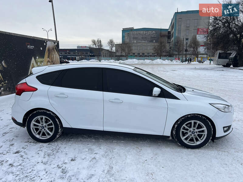 Хэтчбек Ford Focus 2015 в Киеве