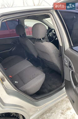 Хэтчбек Ford Focus 2003 в Рогатине