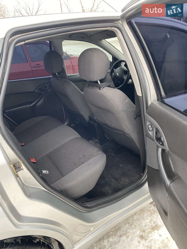 Хэтчбек Ford Focus 2003 в Рогатине