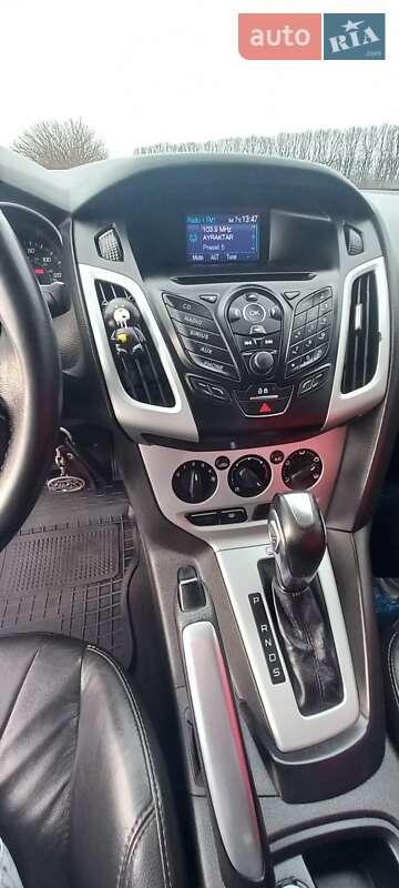 Седан Ford Focus 2012 в Градижске