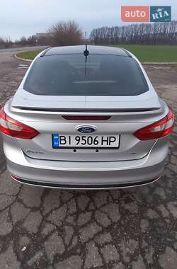 Седан Ford Focus 2012 в Градижске