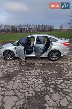 Седан Ford Focus 2012 в Градижске