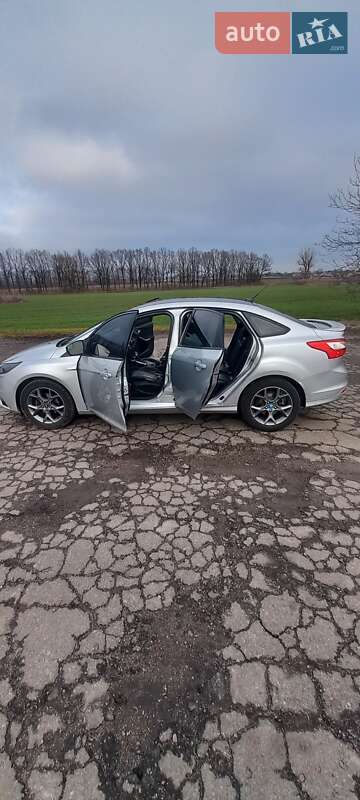 Седан Ford Focus 2012 в Градижске