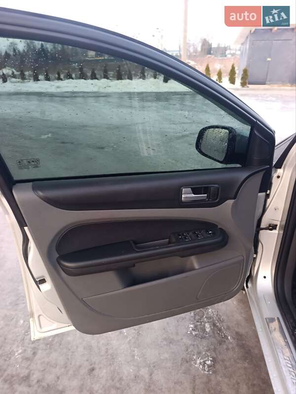 Універсал Ford Focus 2008 в Золочеві