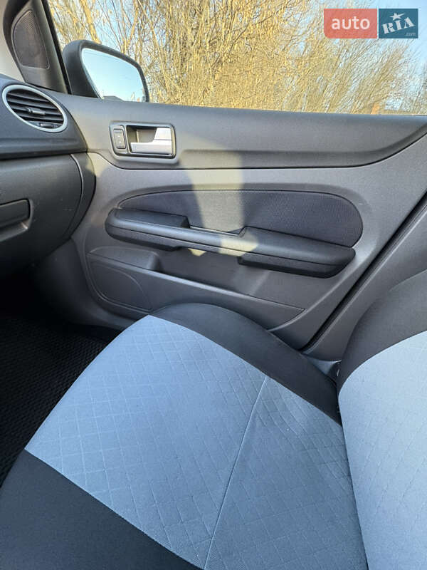 Хэтчбек Ford Focus 2005 в Киеве