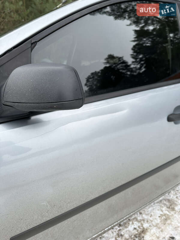 Хэтчбек Ford Focus 2005 в Киеве фото 10 Хэтчбек Ford Focus 2005 в Киеве