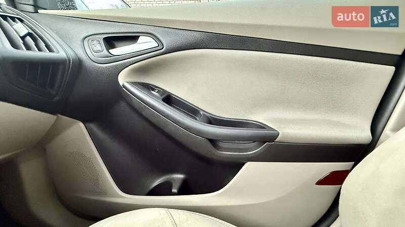 Седан Ford Focus 2015 в Теплику