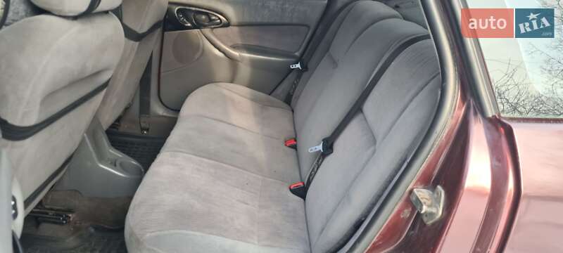 Седан Ford Focus 2001 в Черкасах