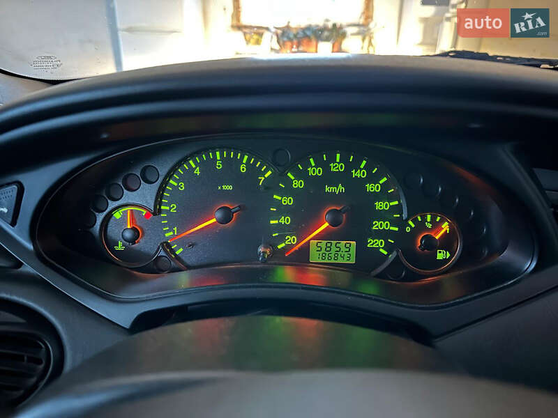 Седан Ford Focus 2000 в Черновцах