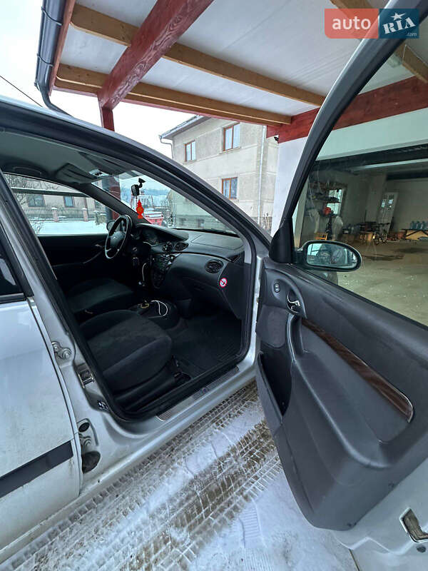 Седан Ford Focus 2000 в Черновцах