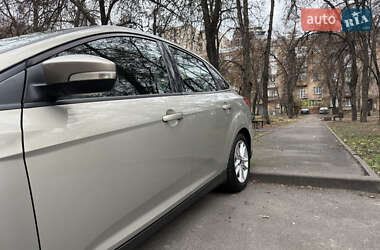 Седан Ford Focus 2015 в Киеве фото 3 Седан Ford Focus 2015 в Киеве